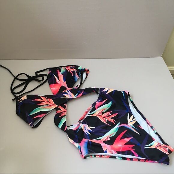 ‎VICTORIA’S SECRET MONOKINI IN BLACK FLORAL - Picture 1 of 5
